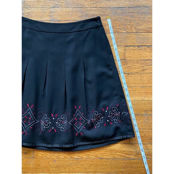 Ann Taylor LOFT Black Embroidered Pleated Skirt sz 4P - Picture 9 of 9